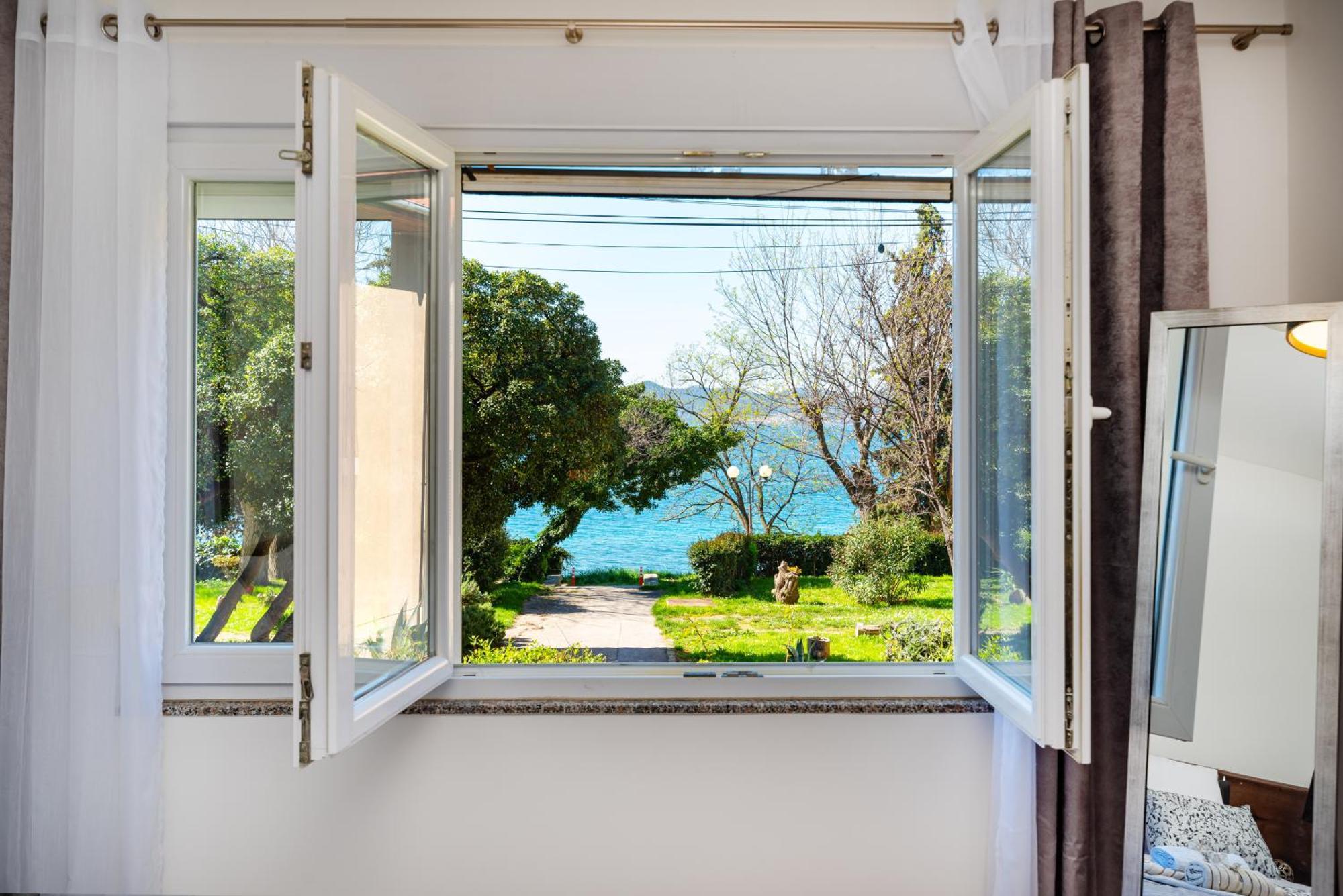 Kolovare Garden Oasis - First Row By Sea Apartment Zadar Exterior photo
